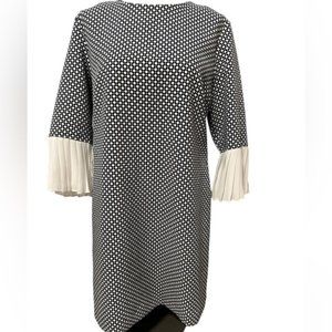 New York & Company Black & White Crew Neck 3/4 Pleated Sleeve Dress Size Large
